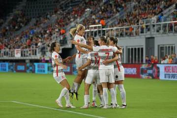 5-0！3-1！亚洲杯疯狂一夜：中国队扬眉吐气，时隔22年再进4强，或决赛再战日本（配图示意）